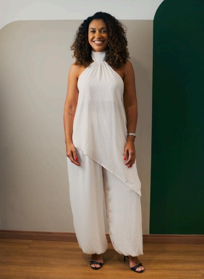 Conjunto Brisa, blusa gola alta e calça ampla em poá